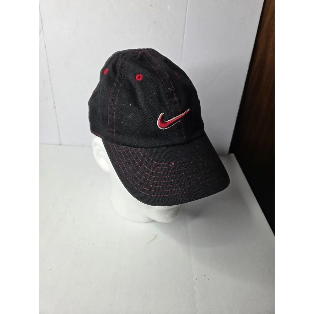 Nike Child Baseball‎ Cap Black Red Contrast Stitching Embroidered Swoosh Hat